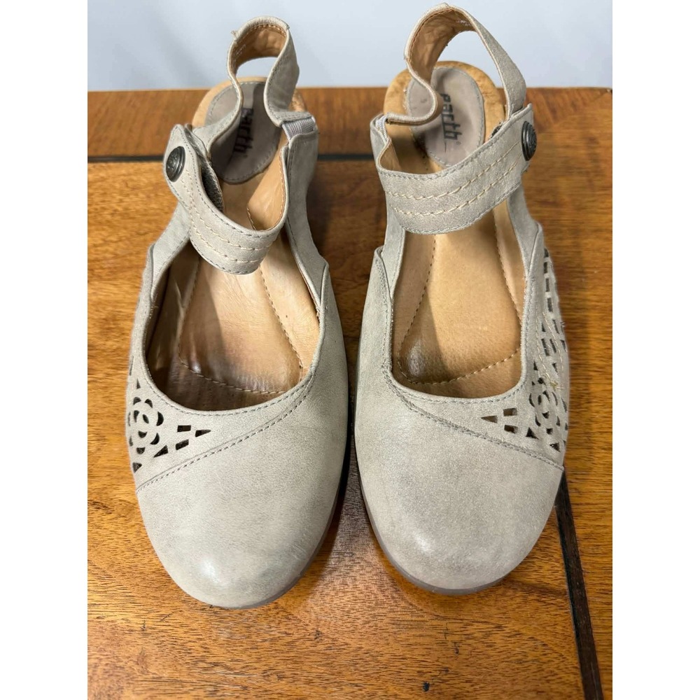 Earth Bantam Womens 7.5B Stone Grey Leather Laser Cut Mary Jane Block Heel Pumps